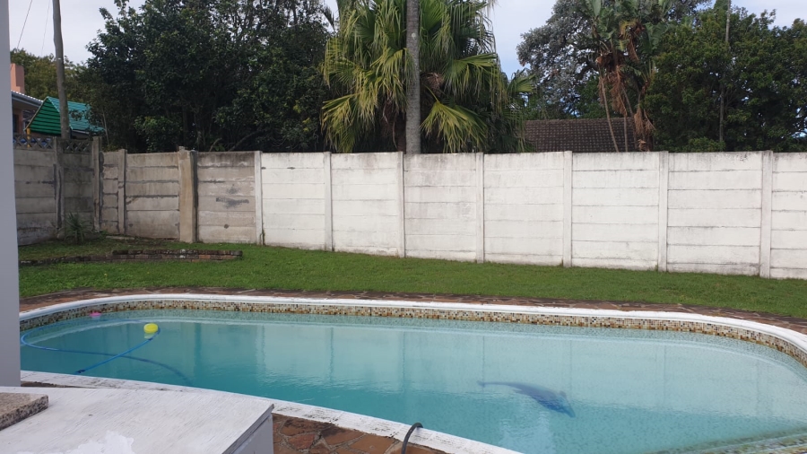 To Let 4 Bedroom Property for Rent in Beacon Bay Eastern Cape